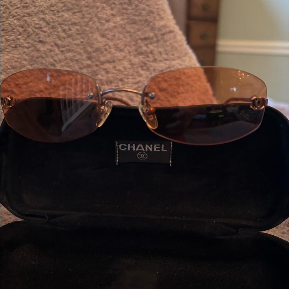 CHANEL Vintage Rimless Sunglasses with Brown Gradient Lenses and Gold Accents